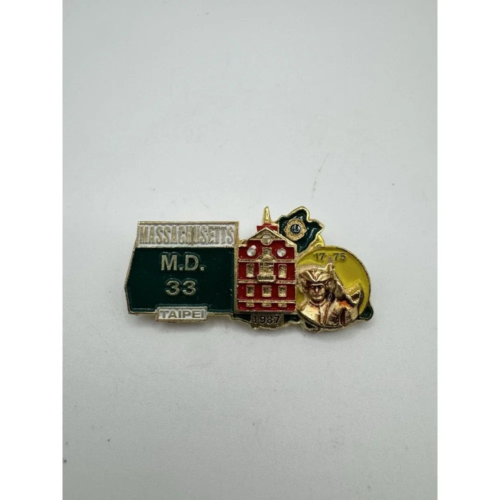 Lions Club‎ Pin - Massachusetts Taipei - M.D. 33 - 1987